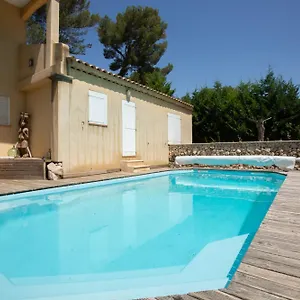 Villa chambre D'hôte De Charme * Avec Jacuzzi Et Parking *, Peypin